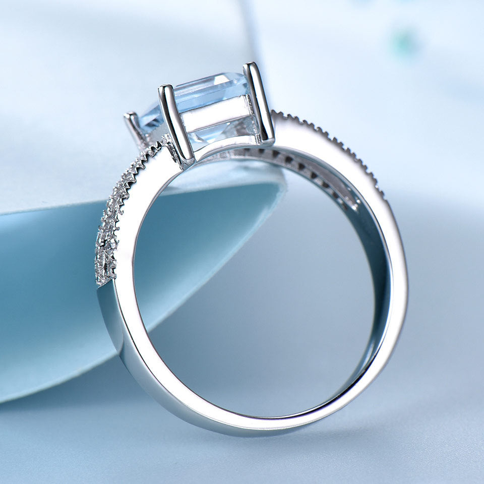 925 Sterling Silver Sky Blue Topaz Ring with Inlaid Gem Adornments.